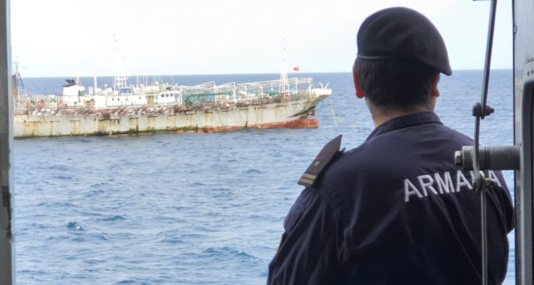 Noticias Chile | Flota China compuesta por 410 barcos se encuentra pescando calamares frente a La Araucanía
