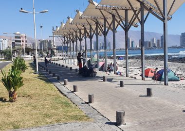 Noticias Chile | Desalojan del borde costero de Iquique a 60 venezolanos que estaban acampando