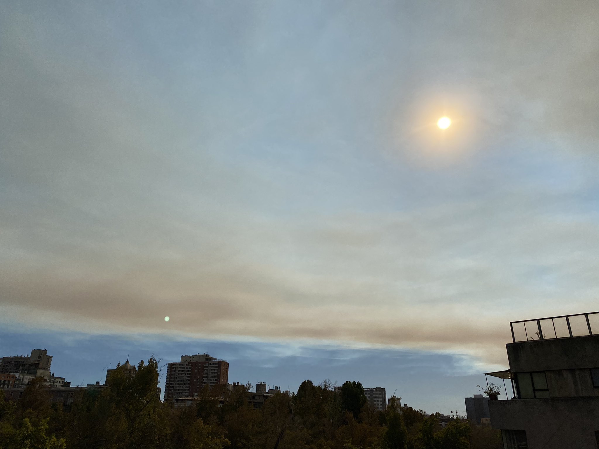 Noticias Chile | Violento Incendio forestal en Quilpué consume viviendas y el humo llegó a Santiago 
