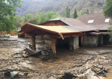 Noticias Chile | Pangal muestra los graves daños en el hotel de su familia en el Cajón del Maipo, producto del aluvión