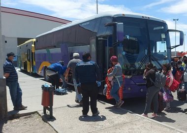 Noticias Chile | Situación crítica en Colchane, a esta hora 500 venezolanos llegan a Iquique de un total de 1.600
