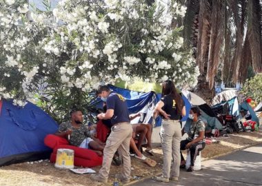 Noticias Chile | Desalojan 160 migrantes que acampaban en plaza de Iquique