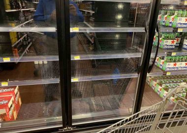Noticias Chile | Gremio de Dueños de Botillerías acusan falta de stock de cervezas por culpa de grandes empresas como CCU y Andina