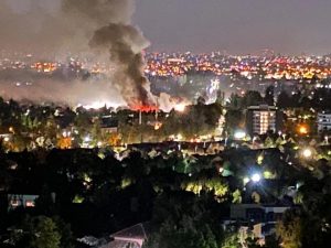 Noticias Chile | Violento Incendio consumió dos locales comerciales en Huechuraba de un stripcenter