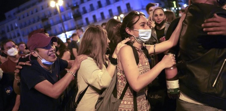 España festeja el fin del estado de alarma por el covid-19, millones de personas gritaron "libertad"