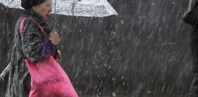 Noticias Chile - Intensas precipitaciones en la capital, debido a la llegada de sistema frontal