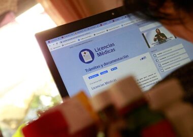 Escándalo de licencias médicas: 10,000 empleados públicos viajaron al extranjero