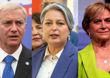 Kast y Matthei exigen disculpas de Jara tras canto ofensivo a Carabineros